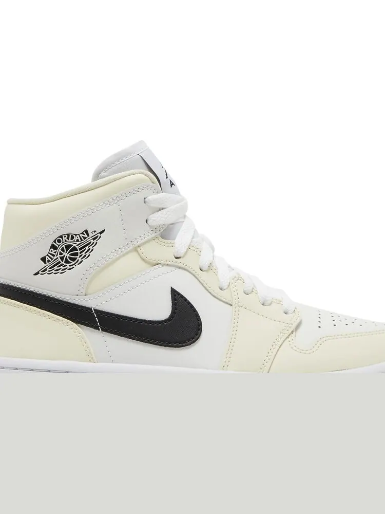 Кроссовки Wmns Air Jordan 1 Mid Coconut Milk — изображение 2 из 8, белый