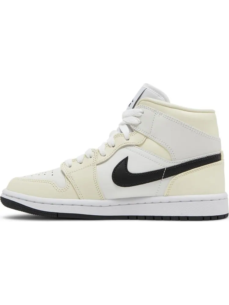 Кроссовки Wmns Air Jordan 1 Mid Coconut Milk — изображение 3 из 8, белый