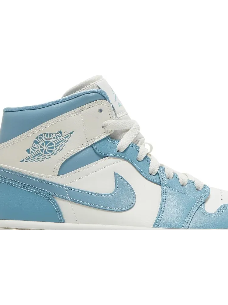 Кроссовки Wmns Air Jordan 1 Mid University Blue — изображение 2 из 8, белый