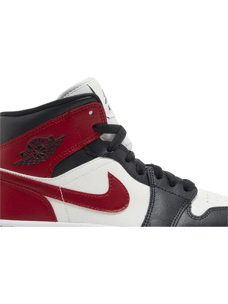 Кроссовки Wmns Air Jordan 1 Mid 'Black Toe' — изображение 2 из 4, красный