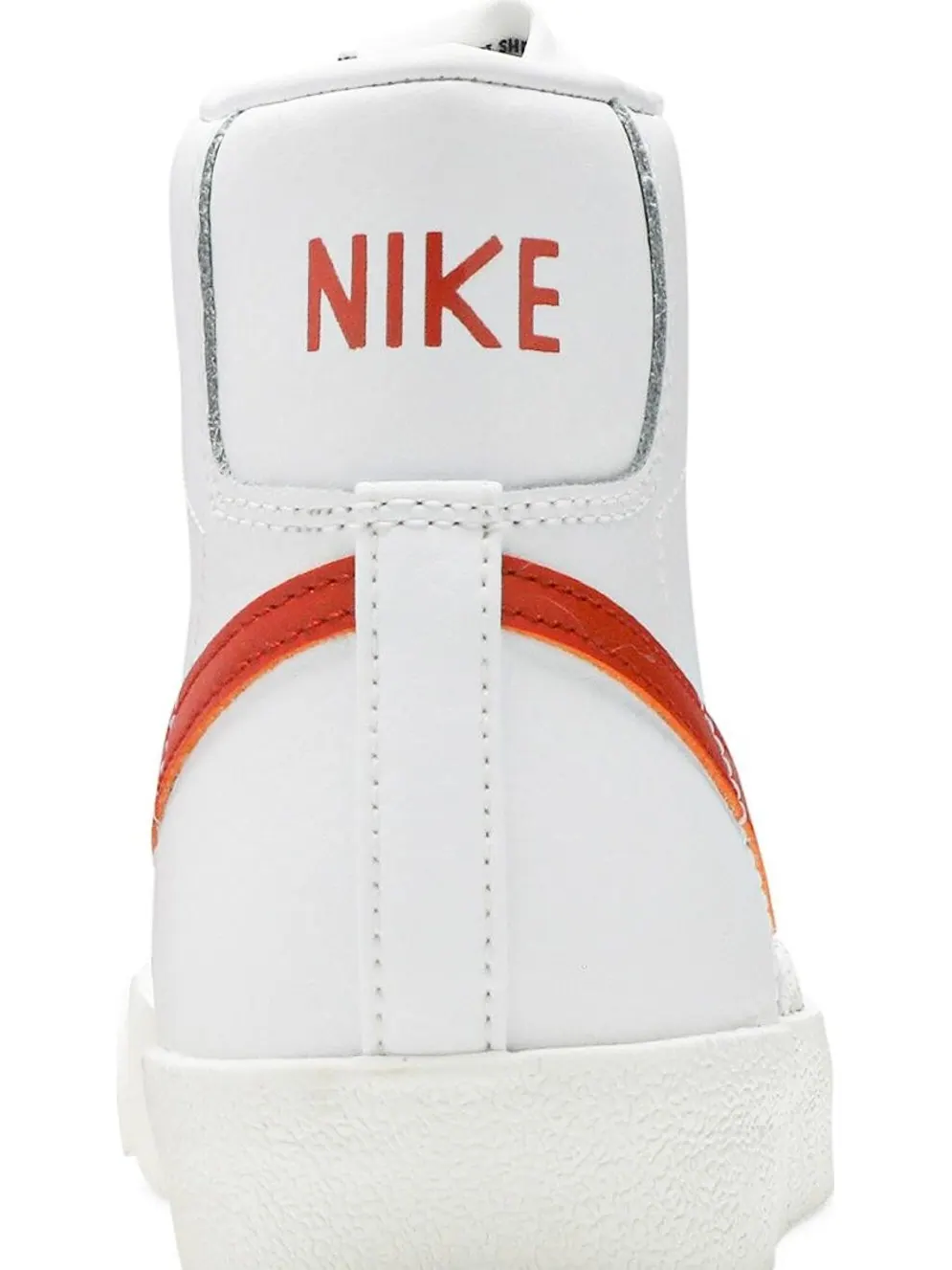 Кроссовки Nike Blazer Mid '77 Vintage 'White Mantra Orange' — изображение 7 из 8, белый