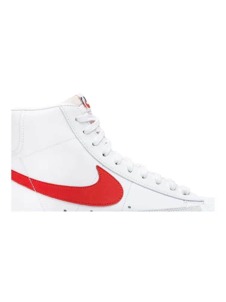 Кроссовки Nike Blazer Mid '77 Vintage 'Habanero Red' — изображение 2 из 4, красный