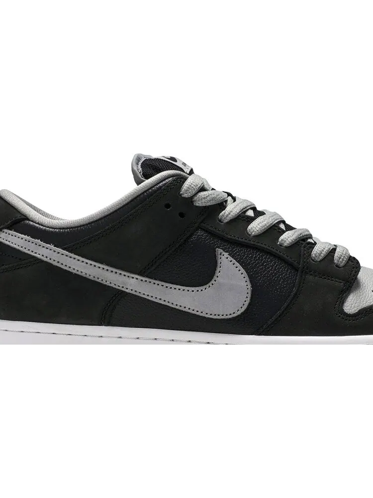Кроссовки Nike Dunk Low SB 'J-Pack Shadow' — изображение 2 из 8, серый