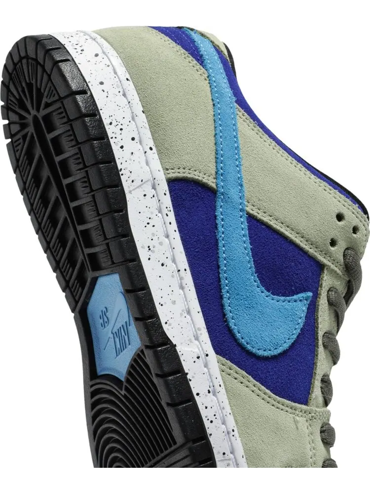 Кроссовки Nike Dunk Low SB 'ACG Celadon' — изображение 9 из 10, загар