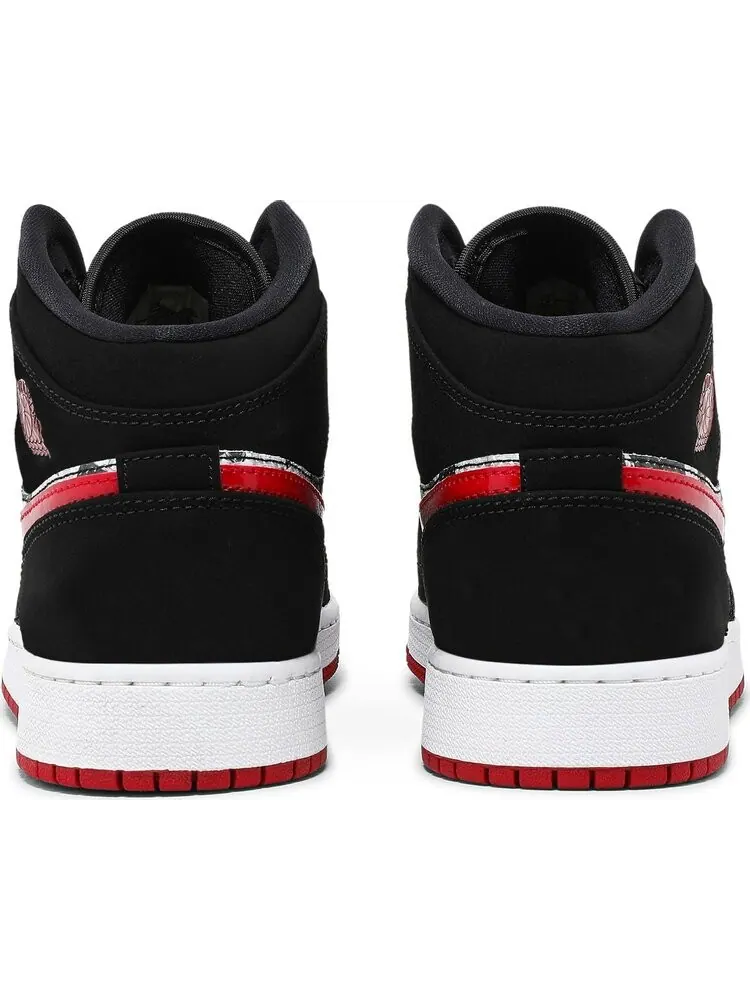 Кроссовки Air Jordan 1 Mid SE GS Newspaper Air Times — изображение 6 из 8, черный