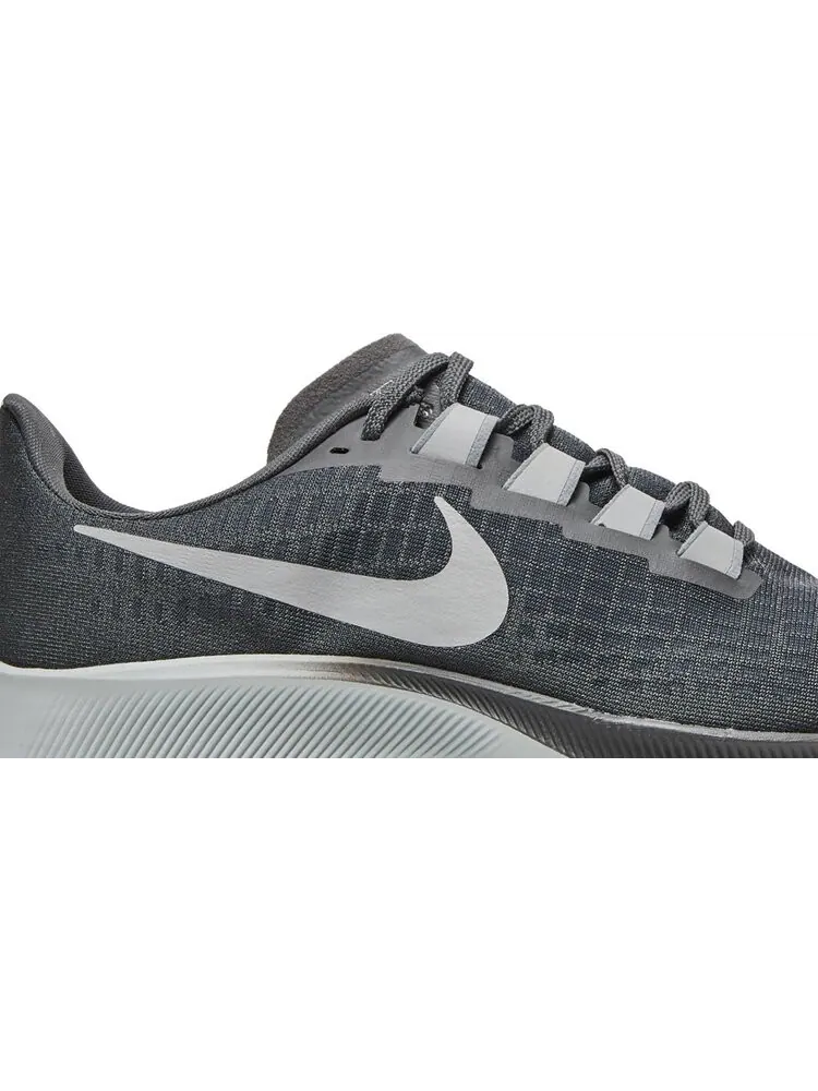 Кроссовки Nike Air Zoom Pegasus 37 'Particle Iron Grey' — изображение 2 из 8, серый