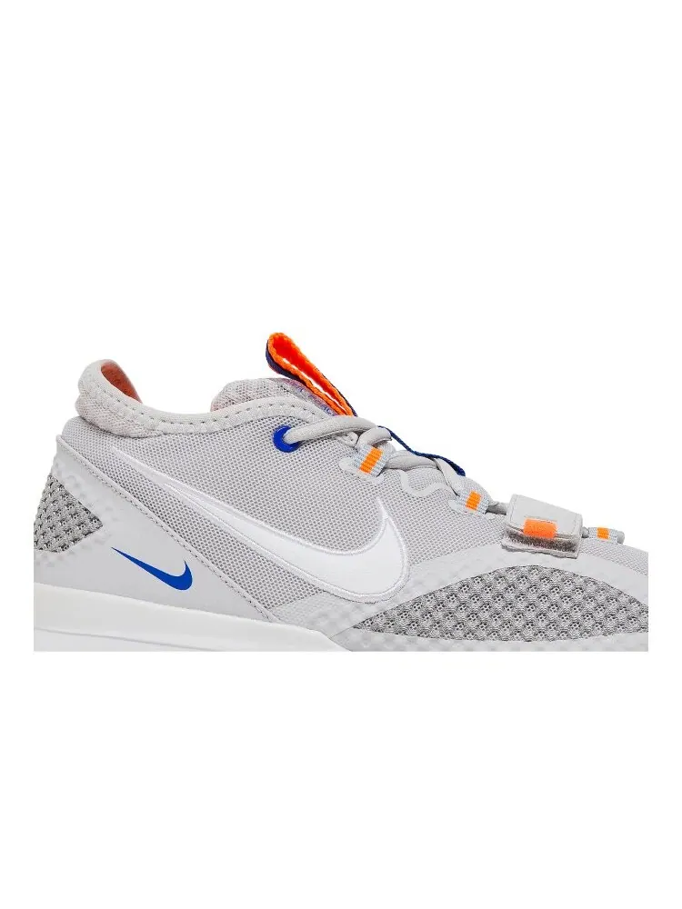 Кроссовки Nike Air Force Max Low 'Knicks' — изображение 2 из 4, серый
