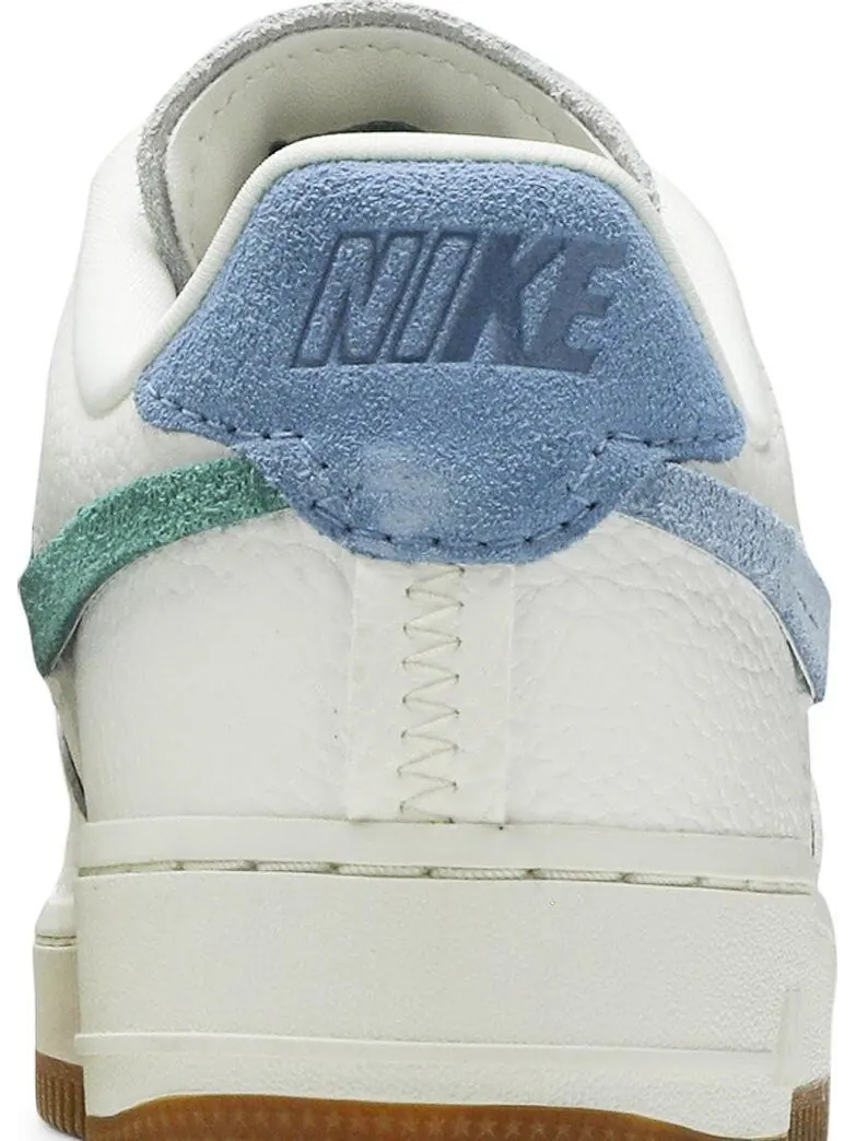 Кроссовки Nike Wmns Air Force 1 07 LXX — изображение 7 из 8, белый/голубой