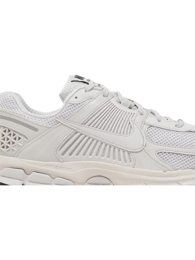 Кроссовки Nike Air Zoom Vomero 5 'Vast Grey' — изображение 2 из 4, серый