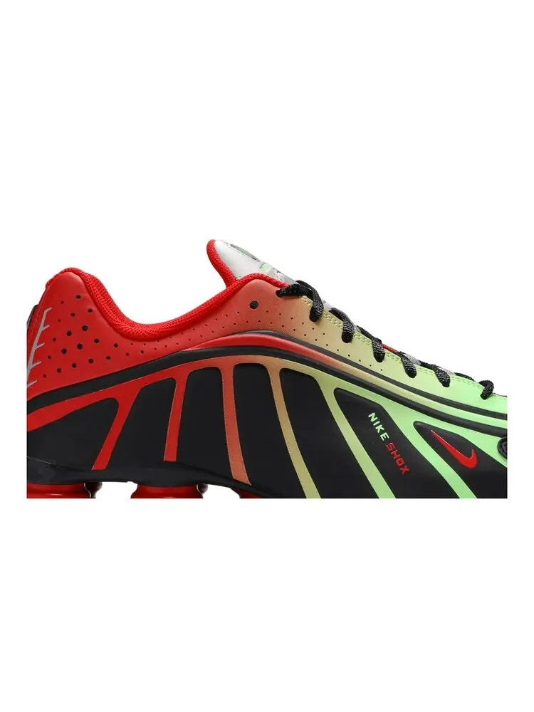 Кроссовки Nike Neymar Jr. x Shox R4 'São Paulo Markets' — изображение 2 из 4, черный