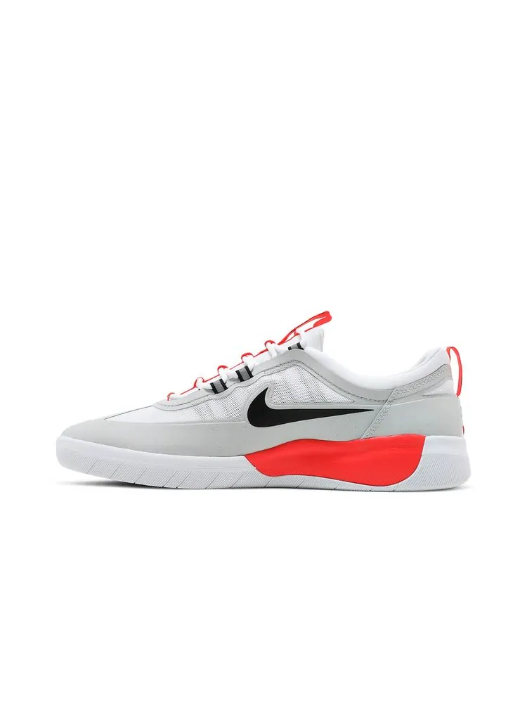 Кроссовки Nyjah Free 2 SB 'Neutral Grey Bright Crimson' — изображение 3 из 8, серый яркий