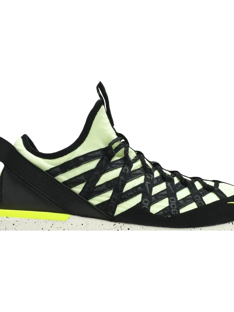 Кроссовки Nike ACG React Terra Gobe 'Barely Volt' — изображение 2 из 8, золото