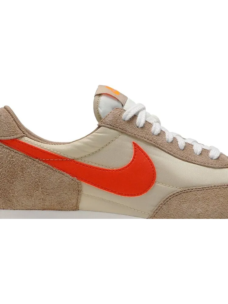 Кроссовки Nike Daybreak SP 'Vegas Gold' — изображение 2 из 8, золото