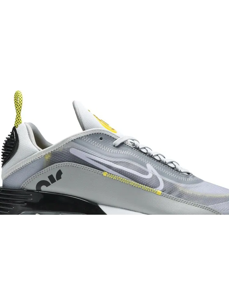 Кроссовки Nike Air Max 2090 'Wolf Grey' — изображение 2 из 8, серый