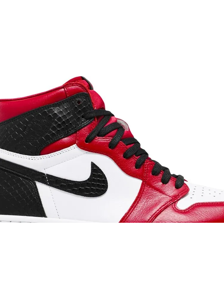 Кроссовки Wmns Air Jordan 1 Retro High OG Satin Red — изображение 2 из 8, красный