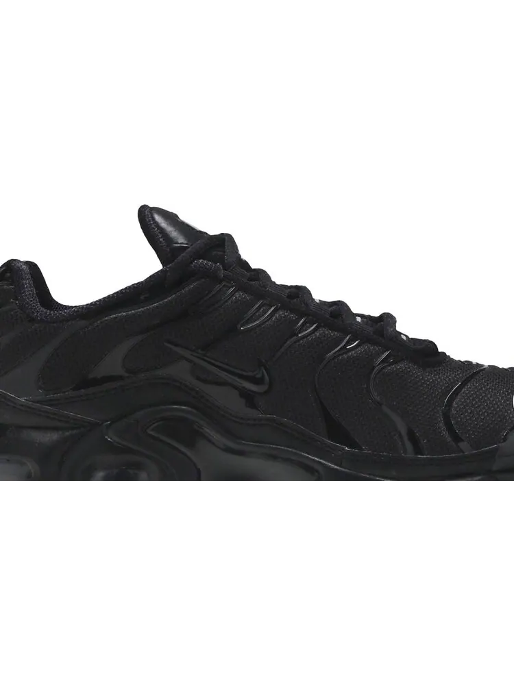 Кроссовки Nike Air Max Plus GS 'Triple Black' — изображение 2 из 8, черный