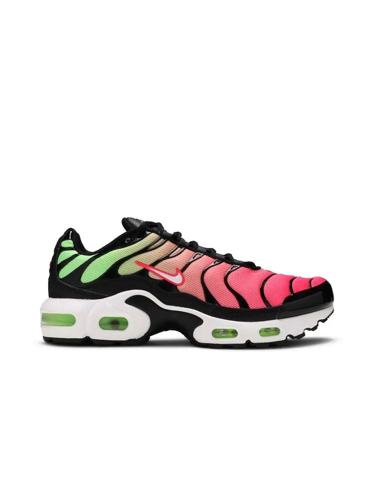 Кроссовки Air Max Plus GS 'Green Strike Flash Crimson' — изображение 1 из 8, зеленый