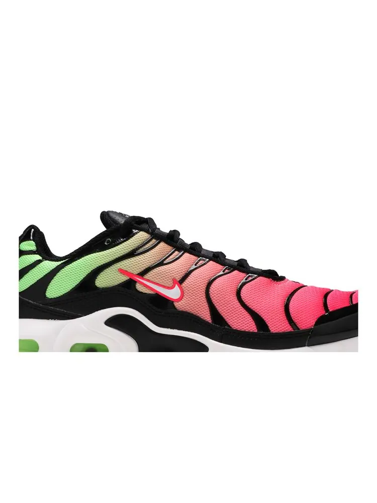 Кроссовки Air Max Plus GS 'Green Strike Flash Crimson' — изображение 2 из 8, зеленый