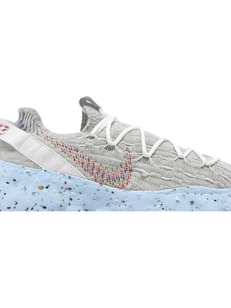 Кроссовки Nike Wmns Space Hippie 04 'Photon Dust' — изображение 2 из 8, серый