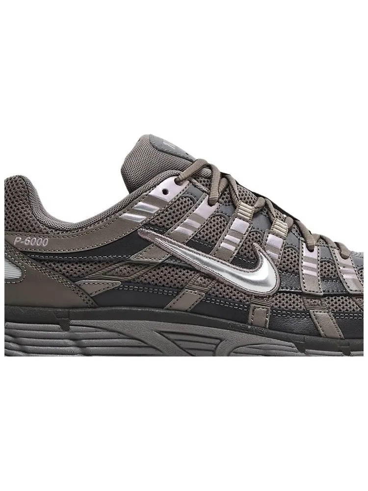 Кроссовки Nike P-6000 'Cave Stone Metallic Silver' — изображение 2 из 4, металлик серебристый