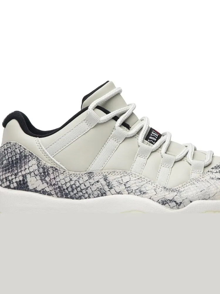 Кроссовки Air Jordan 11 Retro Low Light Bone Snakeskin — изображение 2 из 8, белый