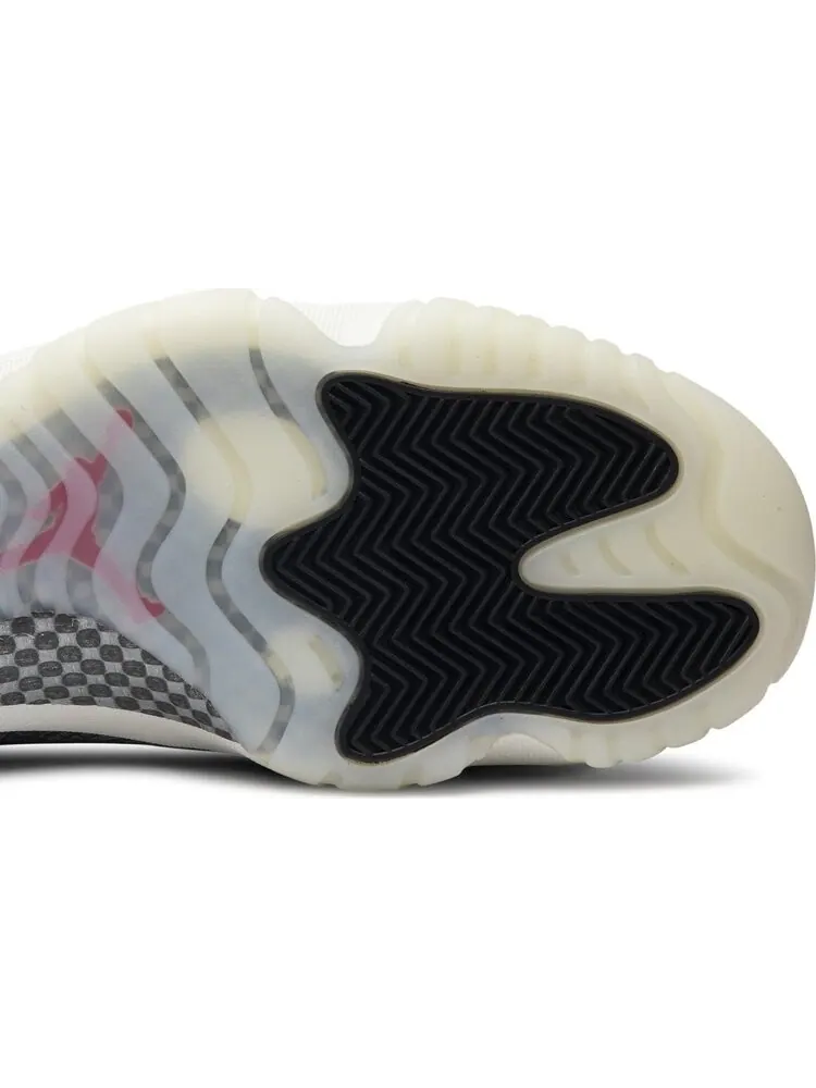 Кроссовки Air Jordan 11 Retro Low Light Bone Snakeskin — изображение 4 из 8, белый