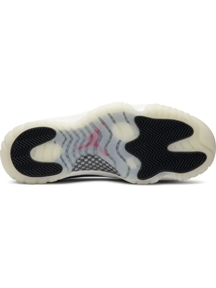 Кроссовки Air Jordan 11 Retro Low Light Bone Snakeskin — изображение 5 из 8, белый