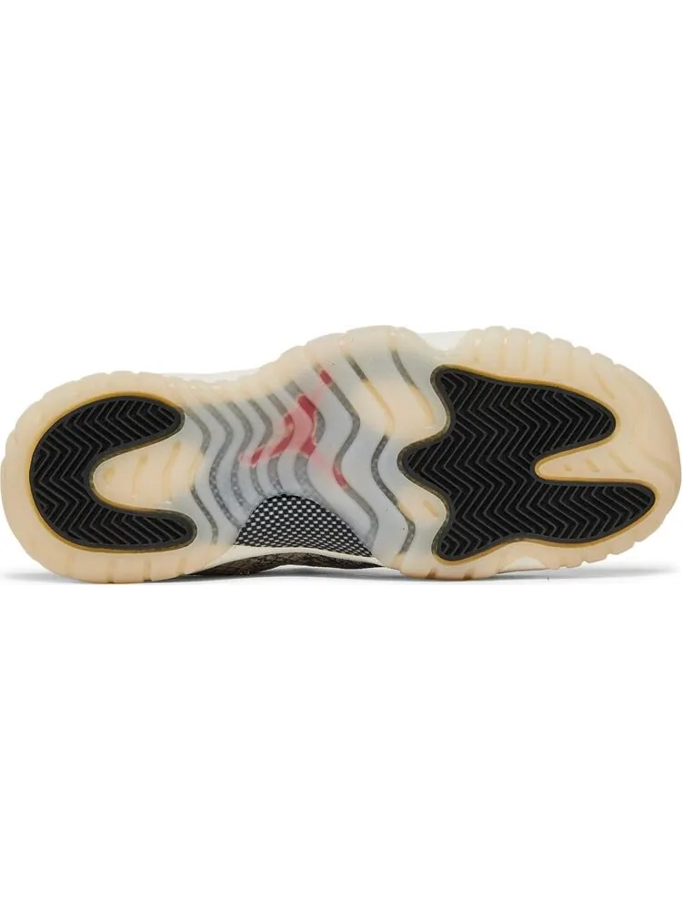 Кроссовки Air Jordan 11 Retro Low GS Light Bone Snakeskin — изображение 4 из 8, серый