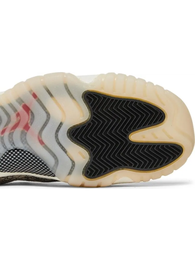 Кроссовки Air Jordan 11 Retro Low GS Light Bone Snakeskin — изображение 5 из 8, серый