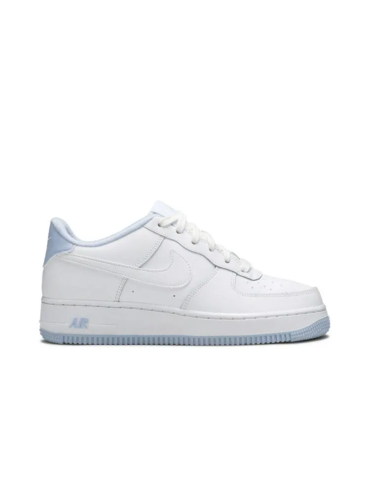 Кроссовки Nike Air Force 1 GS 'White Hydrogen Blue' — изображение 2 из 9, белый/белый/синий