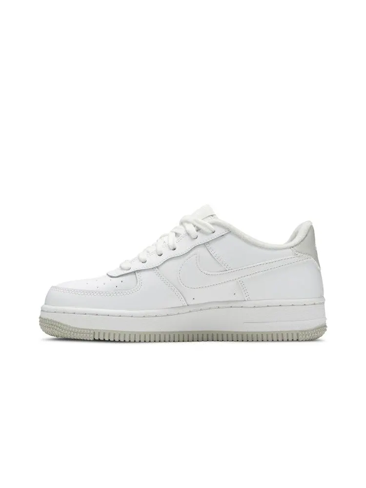 Кроссовки Nike Air Force 1 GS — изображение 3 из 8, белый светлый