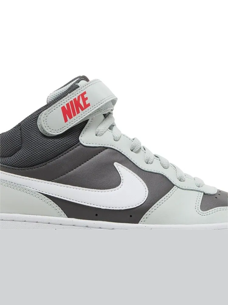Кроссовки Nike Court Borough Mid 2 GS 'Medium Ash Light Silver' — изображение 2 из 8, серый