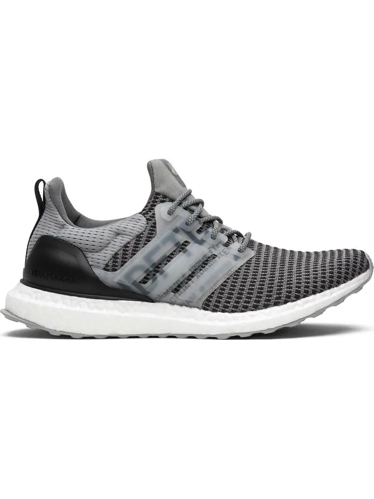 Кроссовки Adidas Undefeated x UltraBoost 'Shift Grey' — изображение 1 из 8, серый