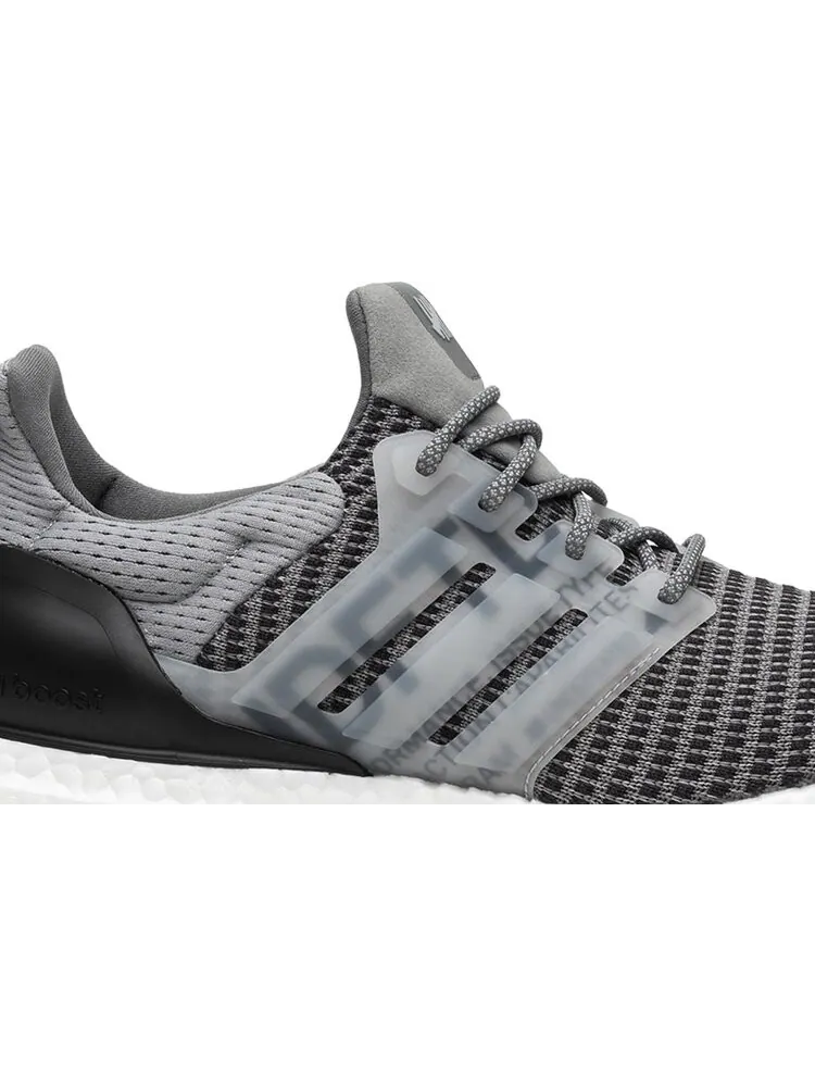 Кроссовки Adidas Undefeated x UltraBoost 'Shift Grey' — изображение 2 из 8, серый