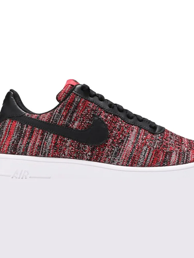 Кроссовки Nike Air Force 1 Flyknit 2.0 'University Red Black' — изображение 2 из 8, красный