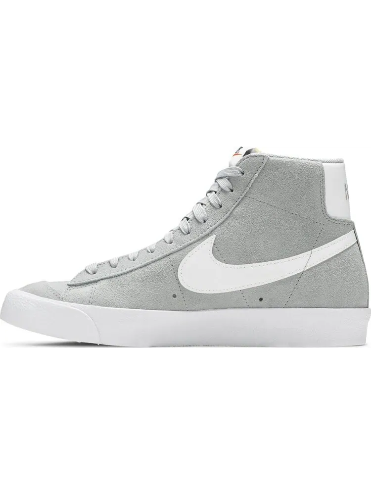 Кроссовки Nike Blazer Mid '77 Suede 'Light Smoke Grey' — изображение 3 из 8, серый