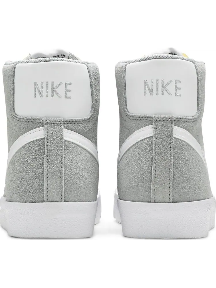 Кроссовки Nike Blazer Mid '77 Suede 'Light Smoke Grey' — изображение 6 из 8, серый