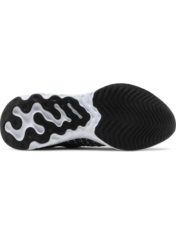 Кроссовки Nike Wmns React Phantom Run Flyknit 2 'Oreo' — изображение 4 из 8, черный