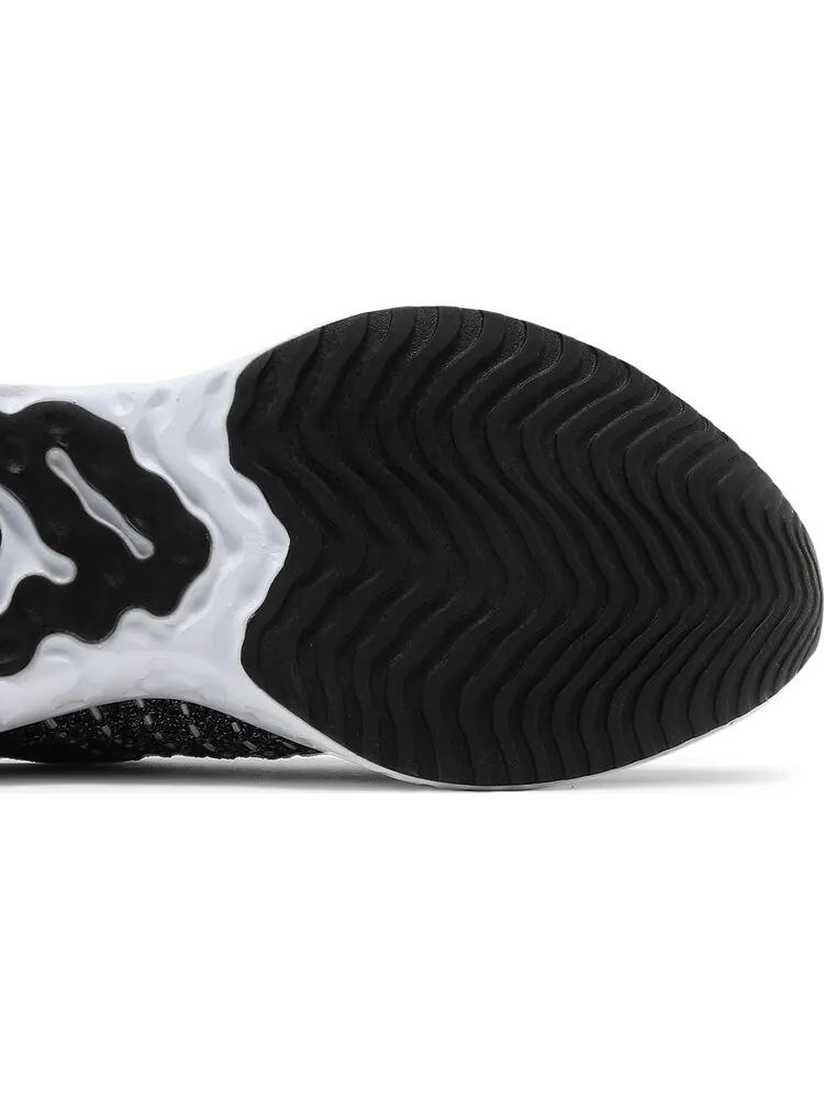 Кроссовки Nike Wmns React Phantom Run Flyknit 2 'Oreo' — изображение 5 из 8, черный