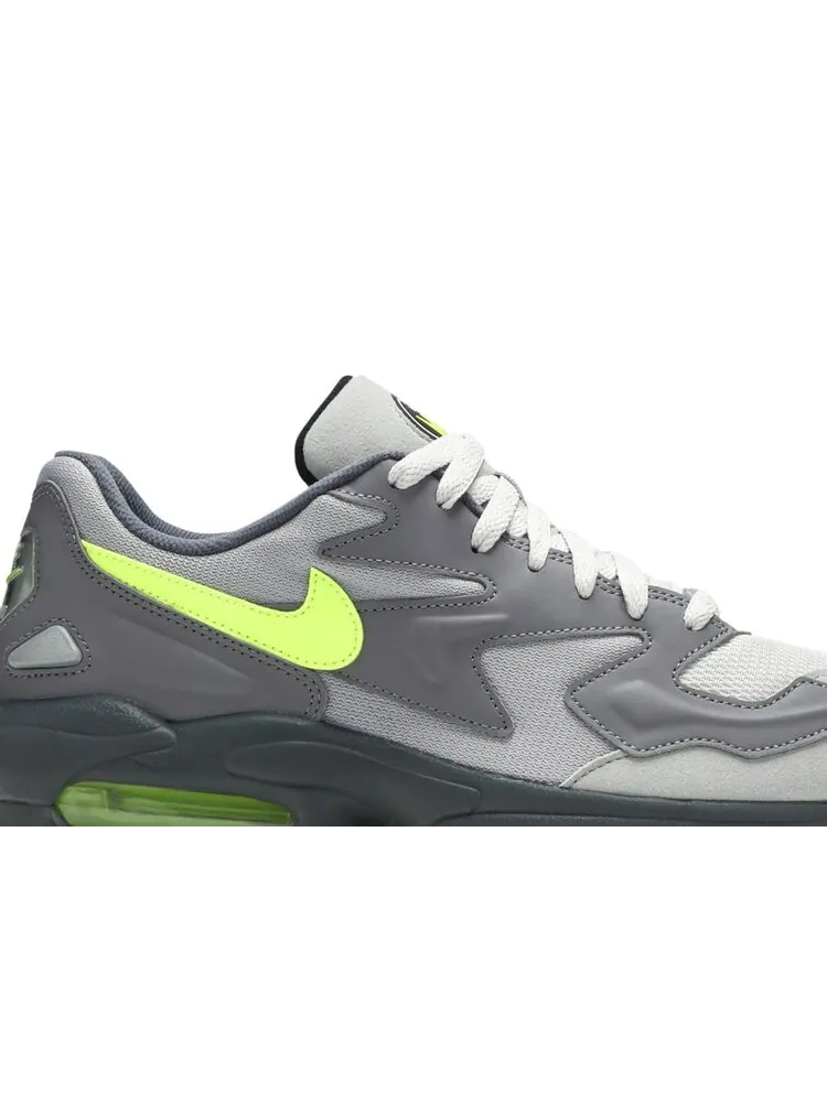 Кроссовки Nike Air Max 2 Light 'Gumsmoke Volt' — изображение 2 из 4, серый