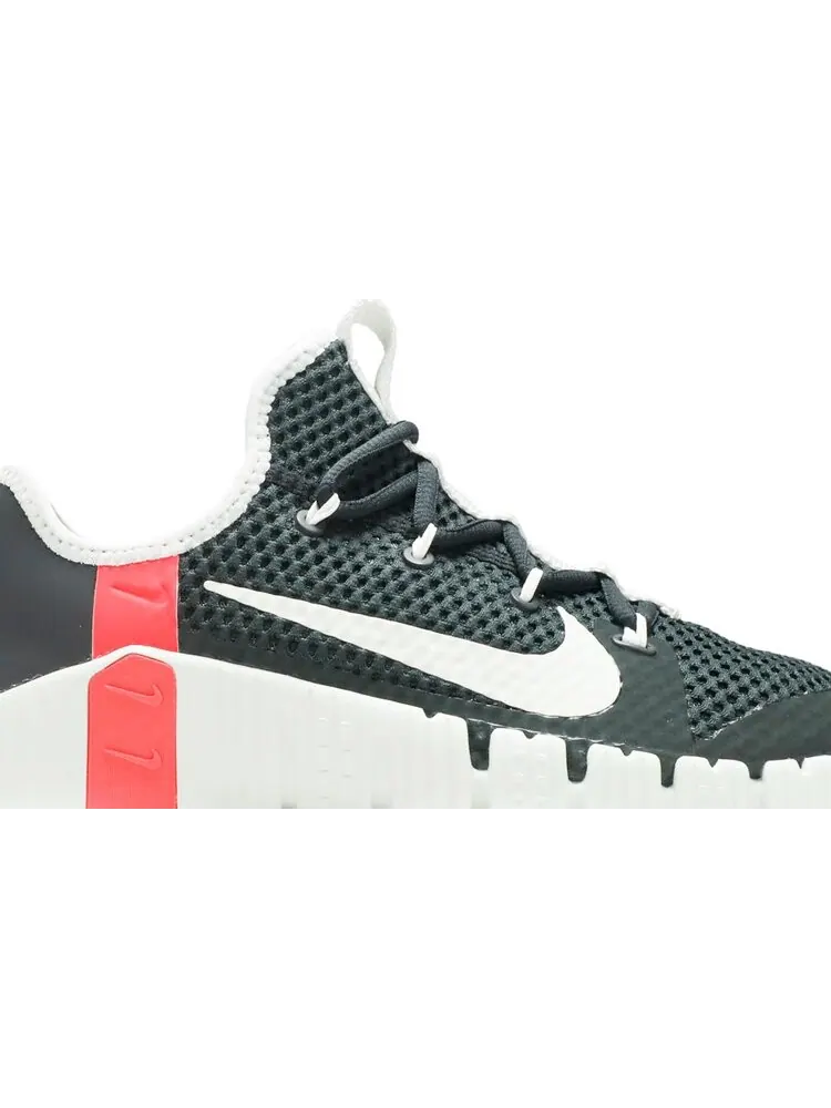 Кроссовки Nike Free Metcon 3 'Dark Grey Crimson' — изображение 2 из 8, серый
