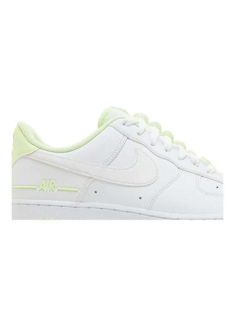 Кроссовки Nike Air Force 1 '07 LV8 'Double Air Pack - White Barely Volt' — изображение 3 из 9, белый//белый