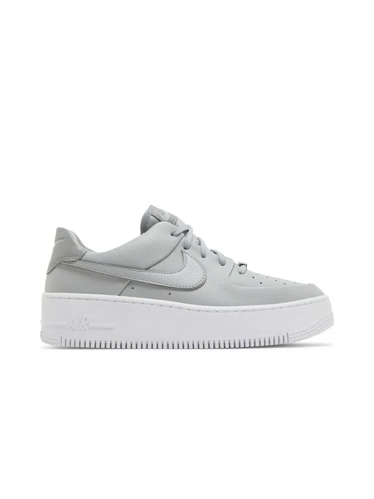 Кроссовки Nike Wmns Air Force 1 Sage Low 'Light Smoke Grey' — изображение 2 из 9