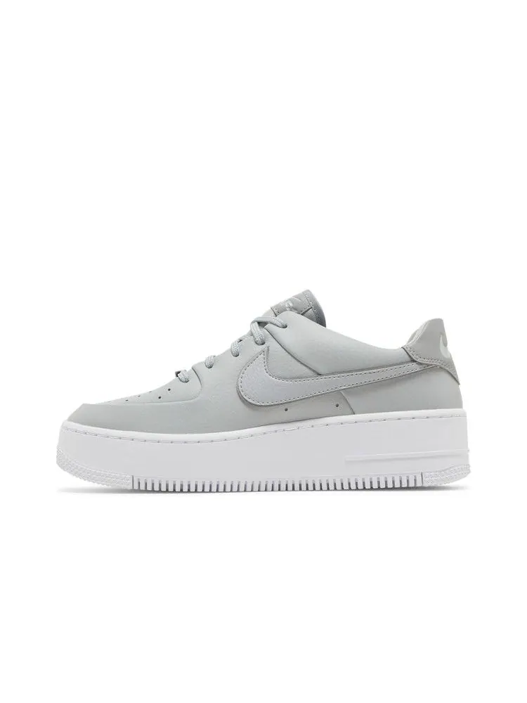 Кроссовки Nike Wmns Air Force 1 Sage Low 'Light Smoke Grey' — изображение 4 из 9