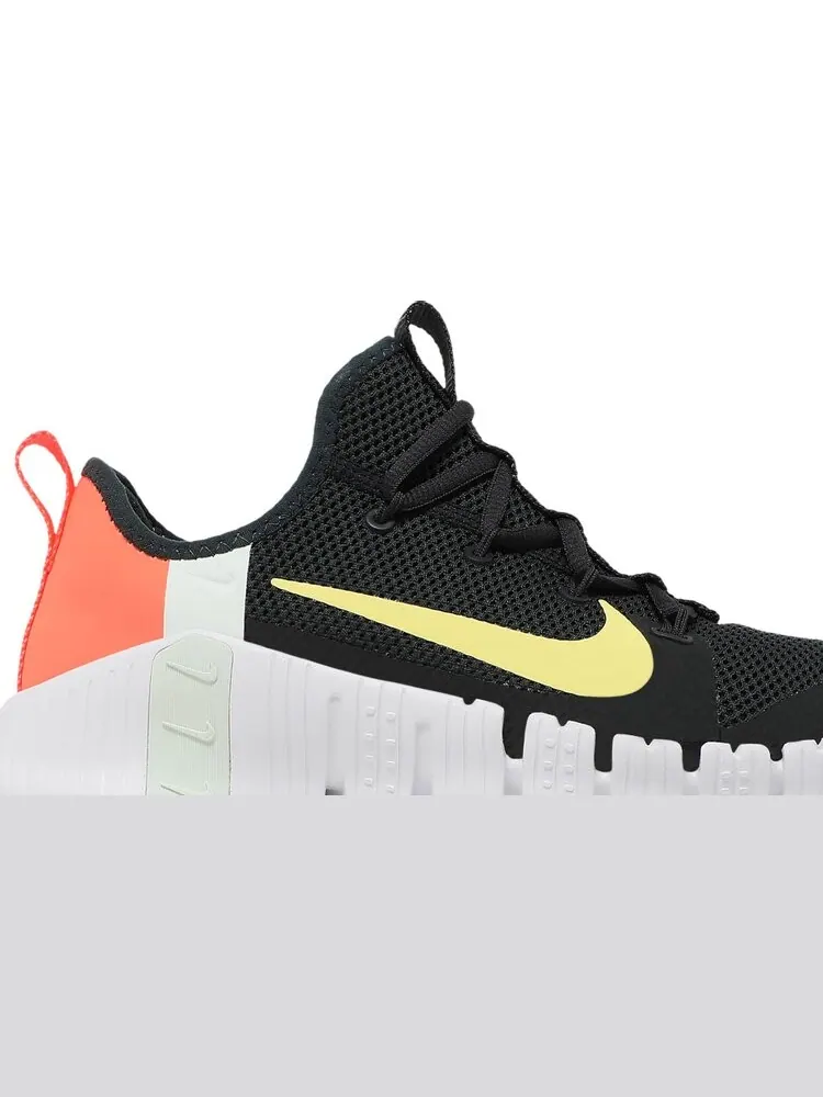 Кроссовки Nike Wmns Free Metcon 3 'Black Bright Mango' — изображение 2 из 8, черный