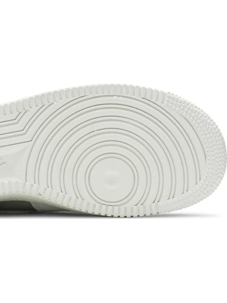 Кроссовки Nike Wmns Air Force 1 Low 'White Iridescent' — изображение 5 из 8, белый
