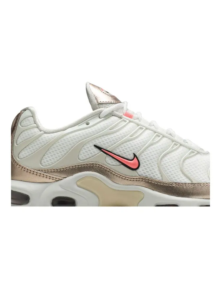 Кроссовки Wmns Air Max Plus 'Light Orewood Brown' — изображение 2 из 8, светлый коричневый