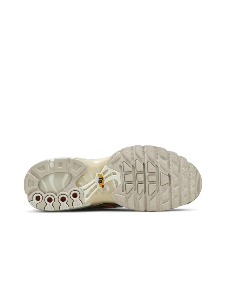 Кроссовки Wmns Air Max Plus 'Light Orewood Brown' — изображение 4 из 8, светлый коричневый