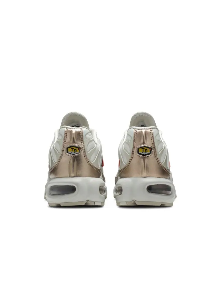 Кроссовки Wmns Air Max Plus 'Light Orewood Brown' — изображение 6 из 8, светлый коричневый