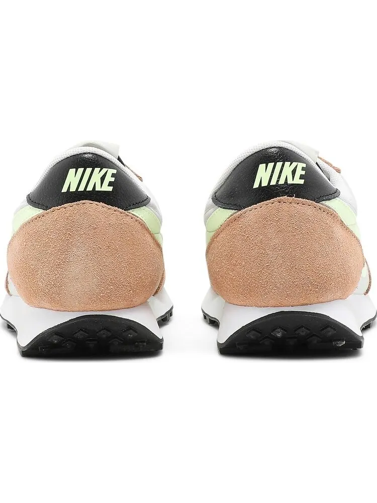 Кроссовки Nike Wmns Daybreak 'Light Bone Barely Volt' — изображение 6 из 8, загар